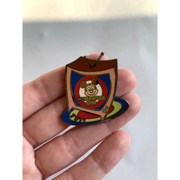 Mickey Mouse Club 1977 Disney Trading Pin - Picture 1 of 2
